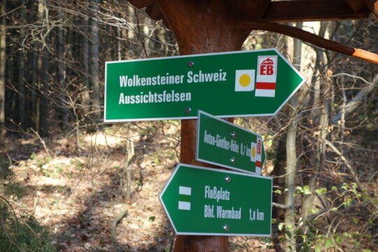 Wegweiser auf der Anton-Günther-Höhe bei Wolkenstein.