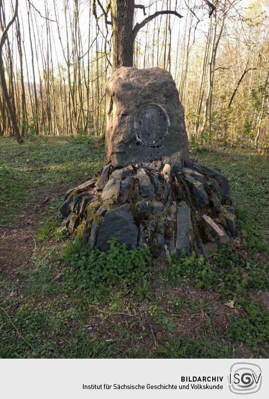 Erinnerungsstein an Generalfeldmarschall Moltke auf der Anton-Günther-Höhe bei Wolkenstein.