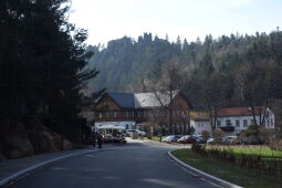 Die Nonnenfelsen über der Gaststätte Gondelfahrt in Jonsdorf im Zittauer Gebirge.