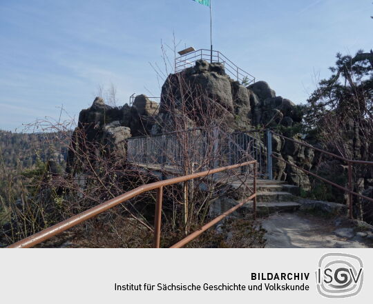 Die Aussichtsplattform auf den Nonnenfelsen im Zittauer Gebirge.