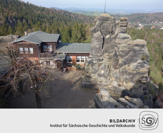 Die Gaststätte auf den Nonnenfelsen im Zittauer Gebirge.