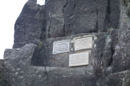 Inschriften auf den Nonnenfelsen im Zittauer Gebirge.