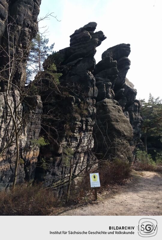 Felsen am Aufstieg zu den Nonnenfelsen.