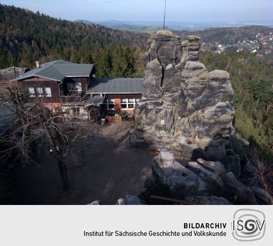 Die Gaststätte auf den Nonnenfelsen im Zittauer Gebirge.