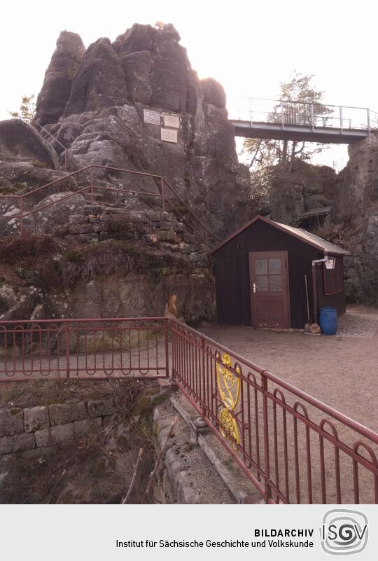 Die Aussichtsplattform auf den Nonnenfelsen im Zittauer Gebirge.