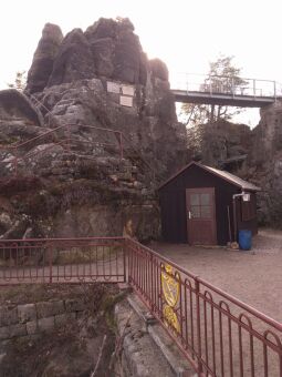 Die Aussichtsplattform auf den Nonnenfelsen im Zittauer Gebirge.