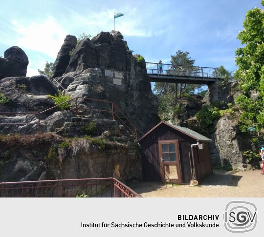 Die Aussichtsplattform auf den Nonnenfelsen im Zittauer Gebirge.