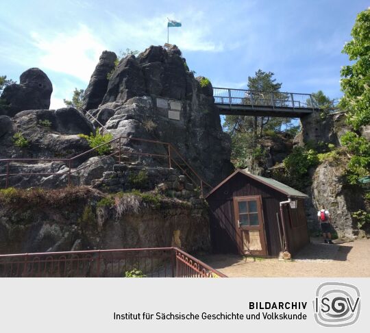 Die Aussichtsplattform auf den Nonnenfelsen im Zittauer Gebirge.