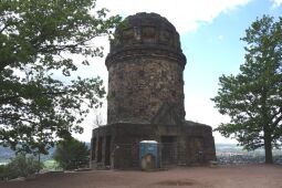 Die Bismarcksäule in Radebeul.