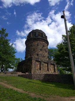 Die Bismarcksäule in Radebeul.