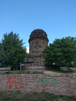 Die Bismarcksäule in Radebeul.