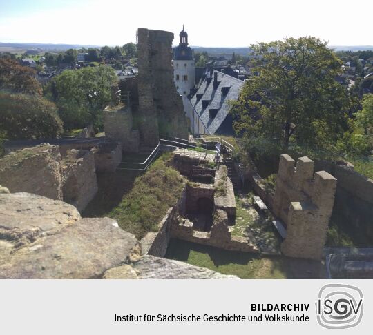 Fensteröffnung im Wohnturm Dicker Merten der Burgruine Frauenstein im Erzgebirge.