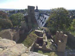 Fensteröffnung im Wohnturm Dicker Merten der Burgruine Frauenstein im Erzgebirge.