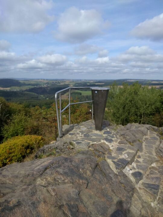 Der Aussichtspunkt auf dem Schwartenberg bei Neuhausen/Erzgeb.