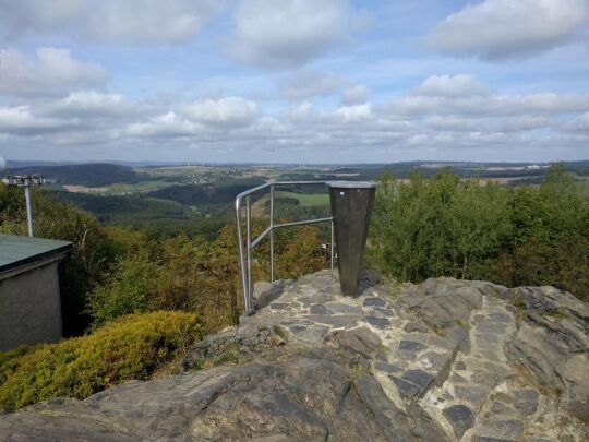 Der Aussichtspunkt auf dem Schwartenberg bei Neuhausen/Erzgeb.