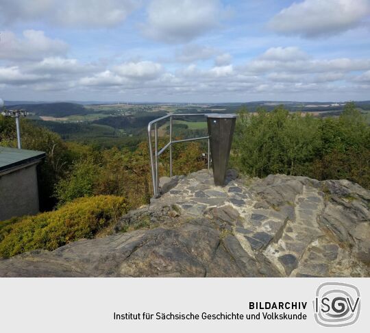 Der Aussichtspunkt auf dem Schwartenberg bei Neuhausen/Erzgeb.