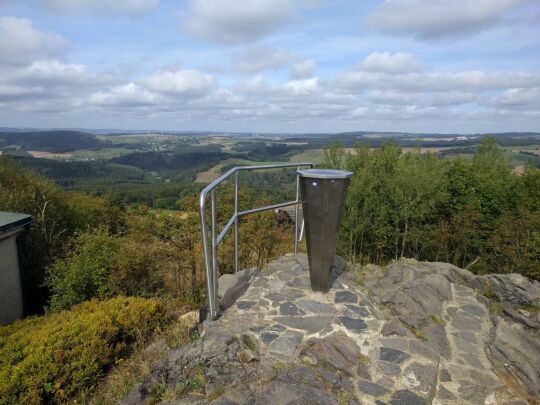 Der Aussichtspunkt auf dem Schwartenberg bei Neuhausen/Erzgeb.