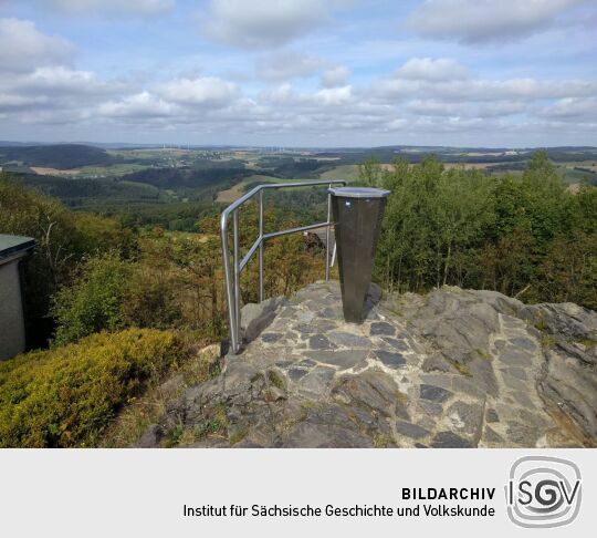 Der Aussichtspunkt auf dem Schwartenberg bei Neuhausen/Erzgeb.