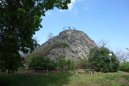 Der Gipfelfelsen mit dem Aussichtsplateau auf dem Oberoderwitzer Spitzberg.