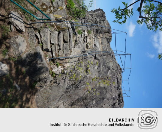 Der Aufstieg zur Aussicht auf dem zweiten Gipfelfelsen der Oberoderwitzer Spitzbergs.