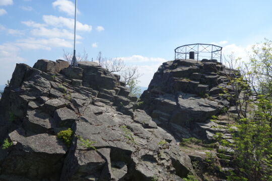 Der Gipfelfelsen mit dem Aussichtsplateau auf dem Oberoderwitzer Spitzberg.