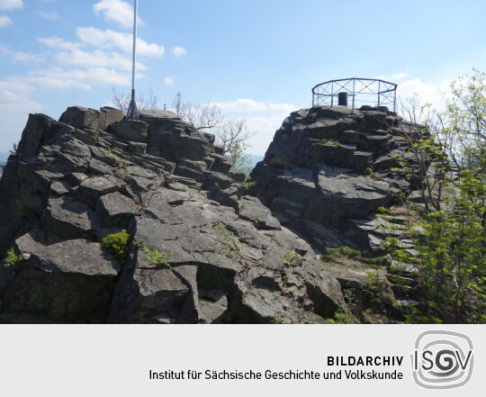 Der Gipfelfelsen mit dem Aussichtsplateau auf dem Oberoderwitzer Spitzberg.