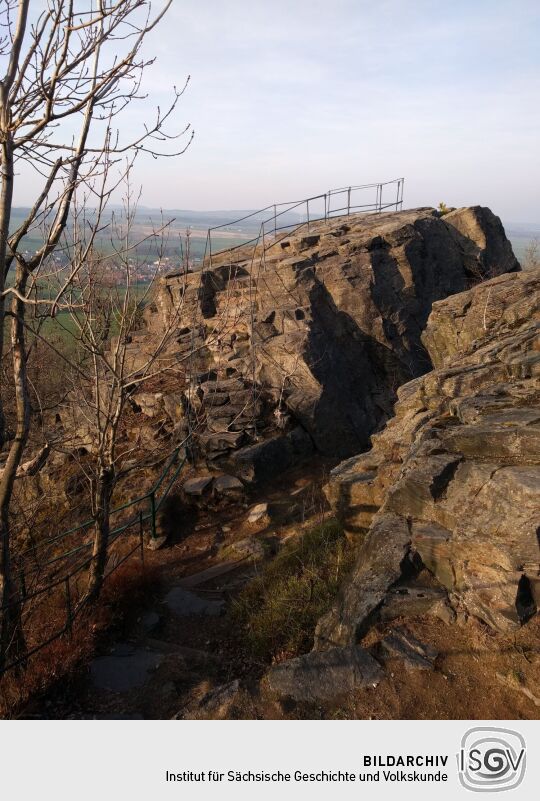 Das Aussichtsplateau auf dem zweiten Gipfelfelsen der Oberoderwitzer Spitzbergs.