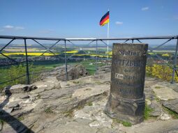 Die Messsäule Station Spitzberg der Königlich Sächsischen Triangulierung von 1864.