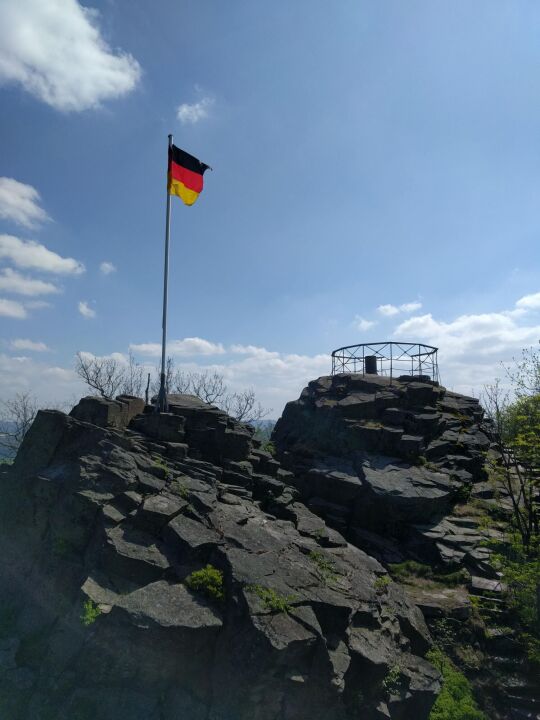 Der Gipfelfelsen mit dem Aussichtsplateau auf dem Oberoderwitzer Spitzberg.