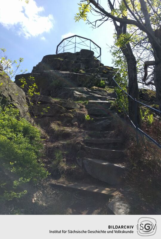 Der Gipfelfelsen mit dem Aussichtsplateau auf dem Oberoderwitzer Spitzberg.