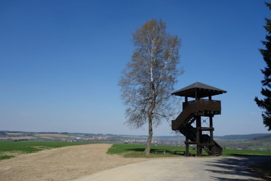 Der Aussichtsturm Zwönitzblick bei Zwönitz im Erzgebirge.