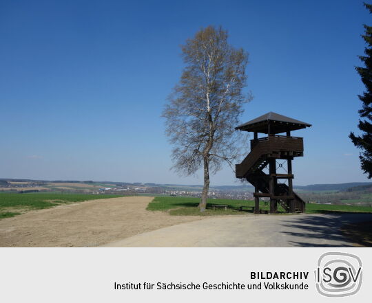 Der Aussichtsturm Zwönitzblick bei Zwönitz im Erzgebirge.