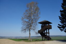 Der Aussichtsturm Zwönitzblick bei Zwönitz im Erzgebirge.