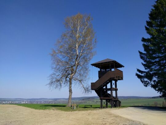 Der Aussichtsturm Zwönitzblick bei Zwönitz im Erzgebirge.