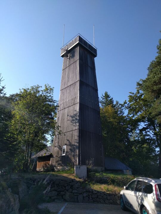 Der Aussichtsturm auf dem Steinberg bei der vogtländischen Gemeinde Steinberg.