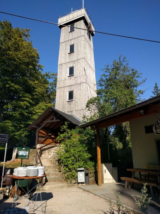 Der Aussichtsturm auf dem Steinberg bei der vogtländischen Gemeinde Steinberg.