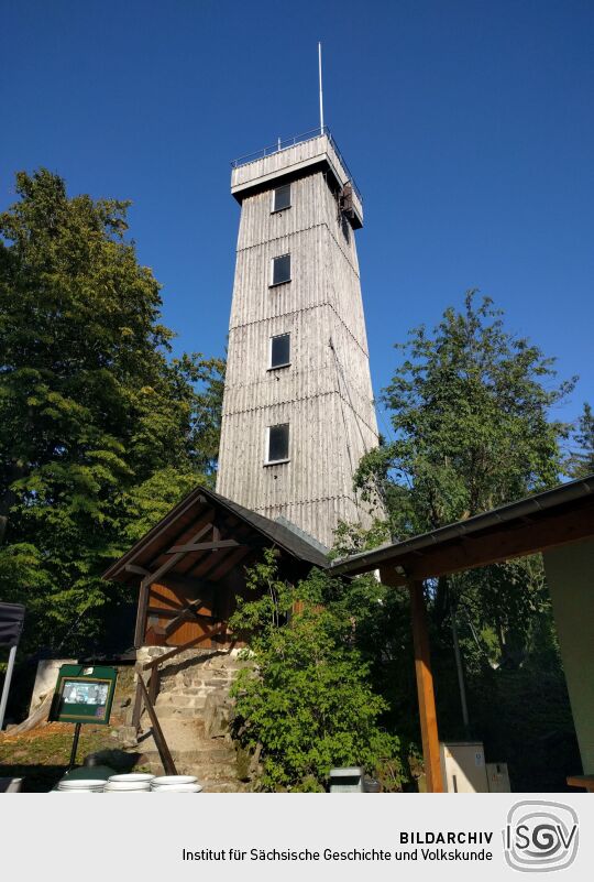 Der Aussichtsturm auf dem Steinberg bei der vogtländischen Gemeinde Steinberg.