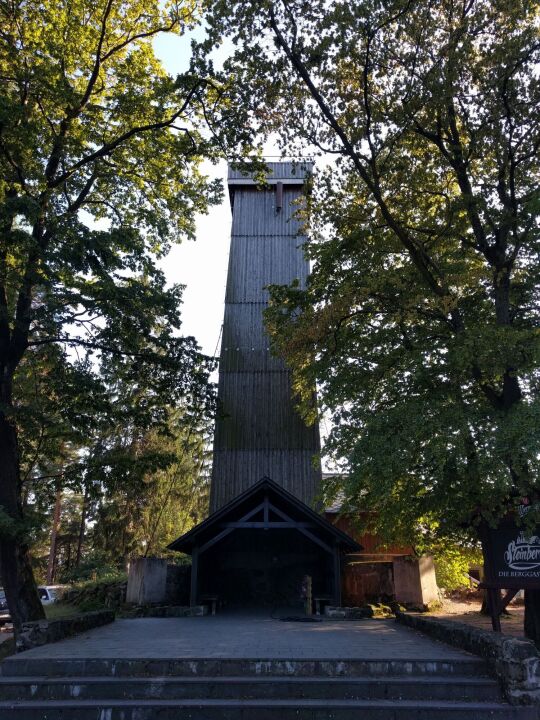 Der Aussichtsturm auf dem Steinberg bei der vogtländischen Gemeinde Steinberg.