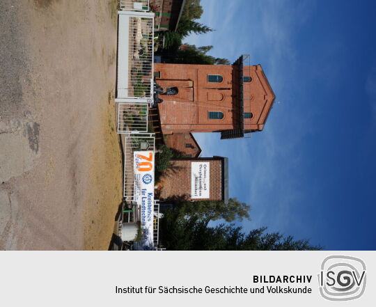 Der zum Aussichtsturm umgestaltete Förderturm im Heimat- und Bergbaumuseum in Reinsdorf bei Zwickau.