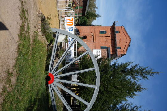 Der zum Aussichtsturm umgestaltete Förderturm im Heimat- und Bergbaumuseum in Reinsdorf bei Zwickau.