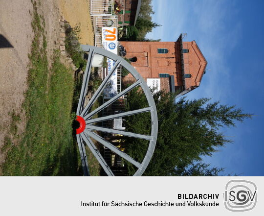 Der zum Aussichtsturm umgestaltete Förderturm im Heimat- und Bergbaumuseum in Reinsdorf bei Zwickau.