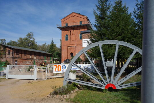 Der zum Aussichtsturm umgestaltete Förderturm im Heimat- und Bergbaumuseum in Reinsdorf bei Zwickau.