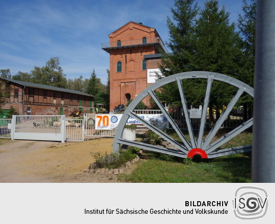 Der zum Aussichtsturm umgestaltete Förderturm im Heimat- und Bergbaumuseum in Reinsdorf bei Zwickau.