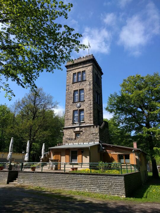 Der König-Johann-Turm auf dem Valtenberg bei Neukirch in der Oberlausitz.