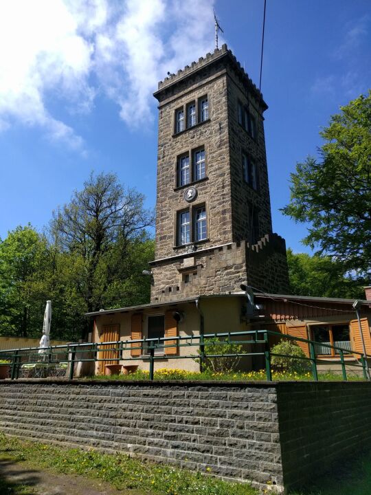 Der König-Johann-Turm auf dem Valtenberg bei Neukirch in der Oberlausitz.