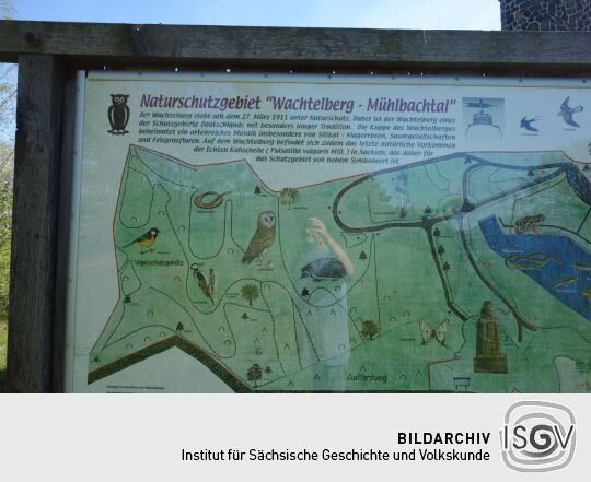 Infotafel auf das Naturschutzgebiet Wachtelberg Mühlbachtal bei Wurzen.