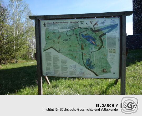 Infotafel auf das Naturschutzgebiet Wachtelberg Mühlbachtal bei Wurzen.