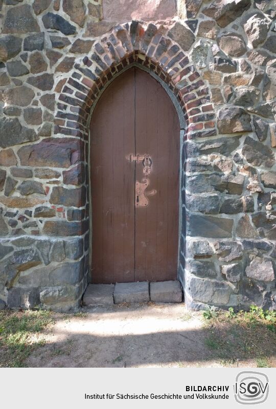 Zugemauerte Tür am ehemaligen Aussichtsturm im Stadtpark Wurzen.