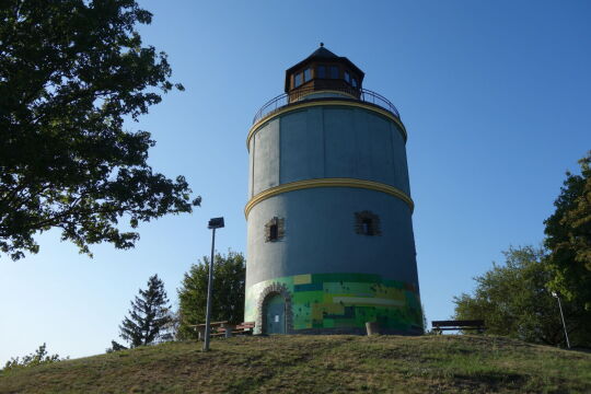 Der heute als Aussichtsturm genutzte, ehemalige Wasserturm von Plauen-Neundorf.