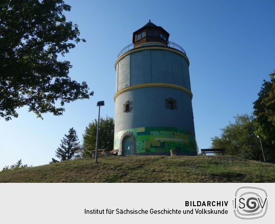 Der heute als Aussichtsturm genutzte, ehemalige Wasserturm von Plauen-Neundorf.